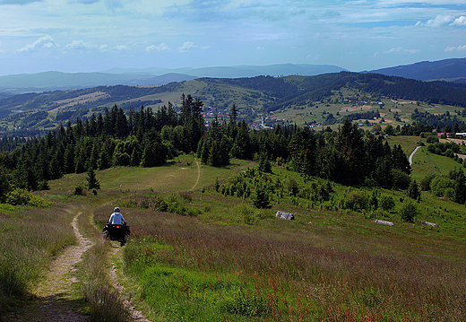 Widok z Rachowca na Beskidy sowackie.