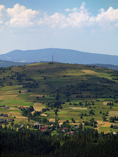 Widok na Ochodzit (plan pierwszy) i masyw Stoka z Rachowca.