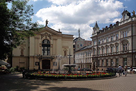 Klasycystyczno-palladiaski budynek teatru z 1890r.