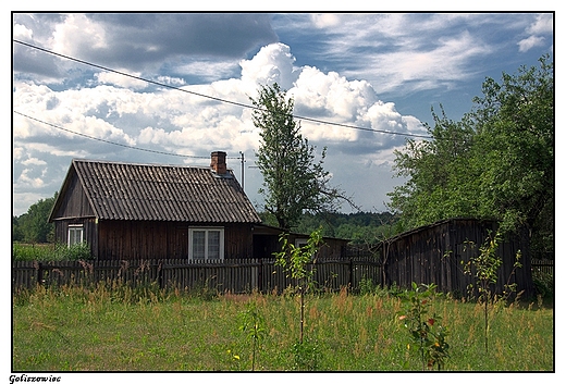 Goliszowiec - typowa zabudowa wsi skadajca si z drewnianych chat