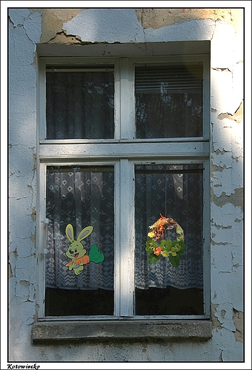 Kotowiecko - paac von Lekow, okno pomieszczenia przedszkolnego