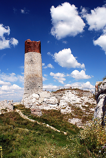 Fragment ruin zamku Olsztyn kCzstochowy.