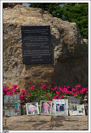 agw - kamie przed kocioem w. Michaa Archanioa ustawiony w podzice Janowi Pawowi II  w 2005 roku