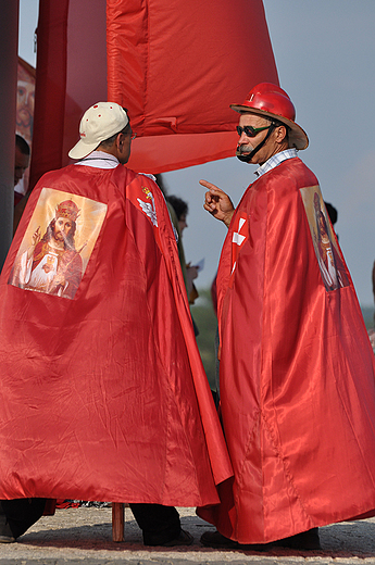 Grunwald 2010 - agitacja religijna pod pomnikiem bitwy grunwaldzkiej