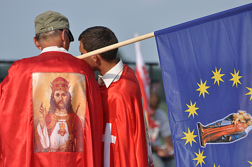 Grunwald 2010 - symbole religijne pod Pomnikiem Zwycistwa Grunwaldzkiego