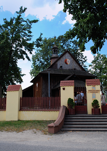 Widok na kosciek w. Idziego w Zrbicach.