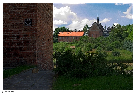 Sandomierz - koci w. Jakuba Apostoa widziany od strony zamku