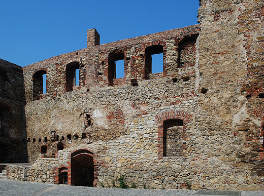 Ruiny siewierskiego zamku. Obecnie w odbudowie.