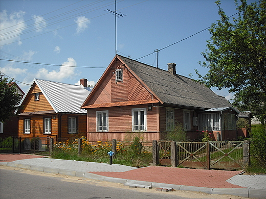 Biaowiea. Stare domy przy ul. A. Waszkiewicza.