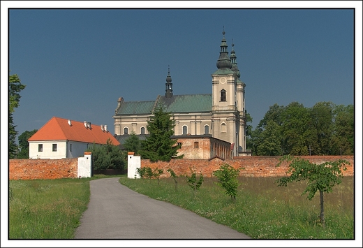 Parady - klasztor oo. bernardynw i koci p.w. Przemienienie Paskiego