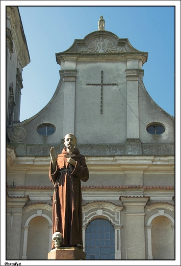 Parady - front kocioa p.w. Przemienienia Paskiego