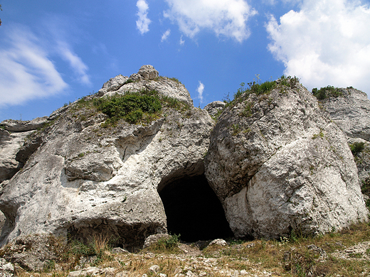 Grota na terenie rezerwatu Gra Zborw.