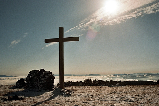 Drewniany krzy na szczycie Pilska (1557 m.n.p.m.). Beskid ywiecki