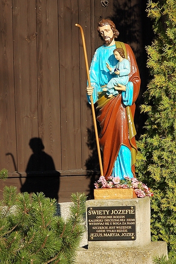 Tłokinia Kościelna - figura św. Józefa przy kościele św. Jakuba