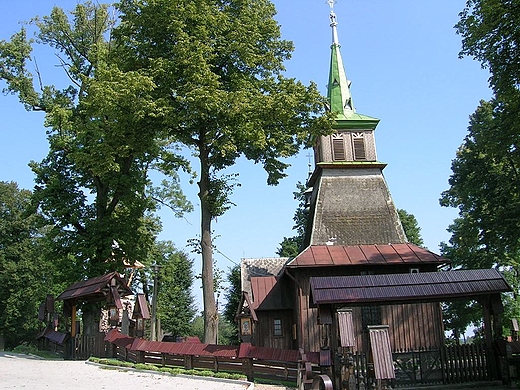 Radocza drewniany koci pw. Przemienienia Paskiego (1535).