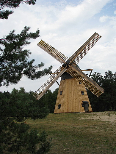 SKANSEN WE WDZYDZACH KISZEWSKICH