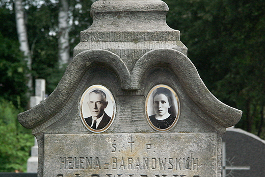 Na cmentarzu w elechowie