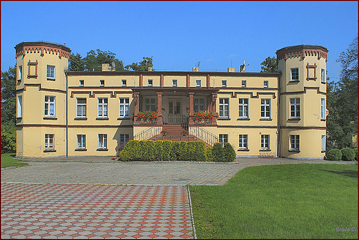 Zespół dworski w  Czernicy - pałac