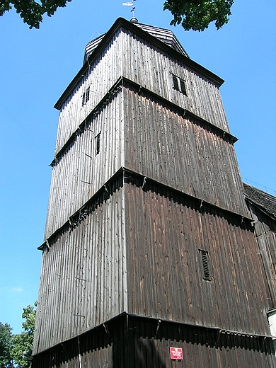 Drewniany kościół  pw. św. Piotra i Pawła w Obórkach.