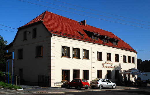 Kamie lski-restauracja w centrum wsi.