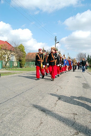 Turki Wielkanocne  w drodze na uroczyste naboestwo. Radomyl n. Sanem