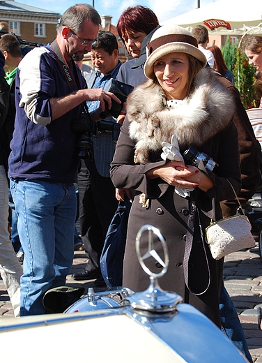 Parada mercedesw - wacicielka jednego z aut. Warszawa