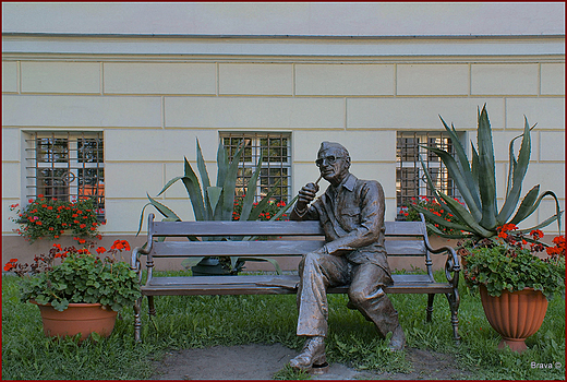 Paac w Koszcinie - aweczka z figur Stanisawa Hadyny