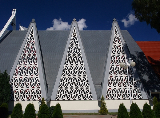 Wadysawowo. Koci Wniebowzicia NMP- przykad zastosowania stylu konstruktywnego w architekturze sakralnej.