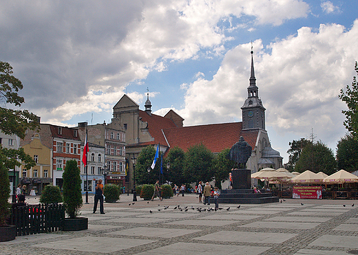 Wejherowo. Widok z rynku na kolegiat w. Trjcy.