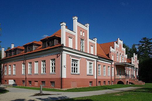 Widok na Muzeum Pismiennictwa i Muzyki Kaszubsko-Pomorskiej- dawny Pa�ac Przebendowskich i Keyserlingk�w.