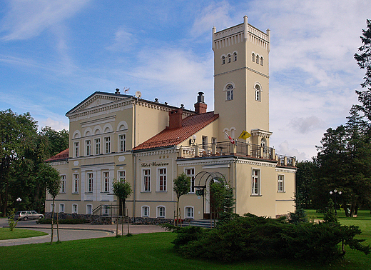Rekowo G�rne. Hotel Wieniawa mieszcz�cy si� w dawnym eklektycznym pa�acu z 1871 roku.