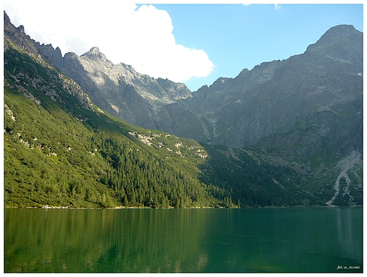 Morskie Oko w odcieniach zieleni.