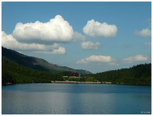 Morskie Oko pod chmurk.