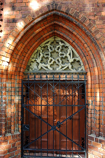 Trzebiatw - portal boczny