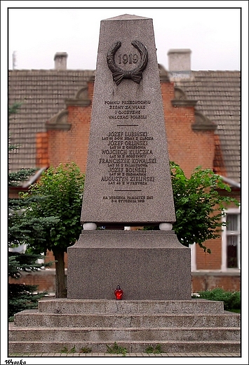 Wysoka - zrekonstruowany pomnik powstańców wielkopolskich  1996 r.