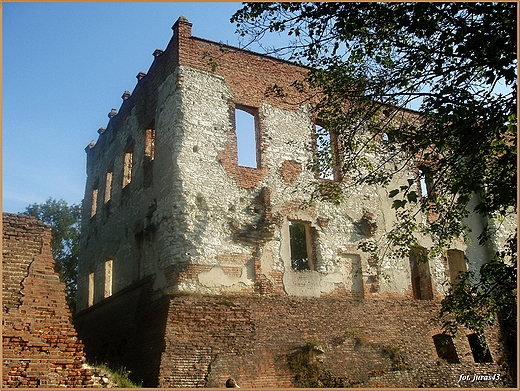 RENESANSOWY ZAMEK BASTIONOWY W KRUPEM