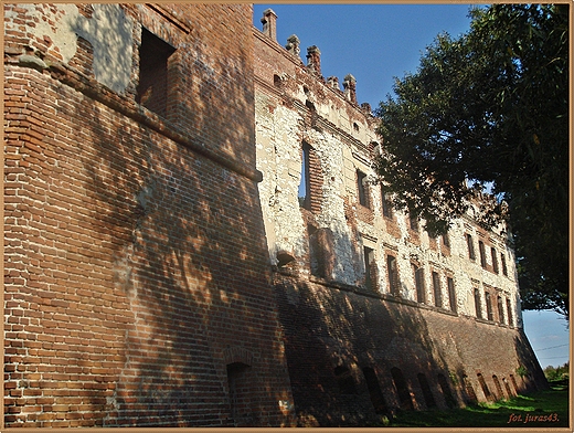 RENESANSOWY ZAMEK BASTIONOWY W KRUPEM