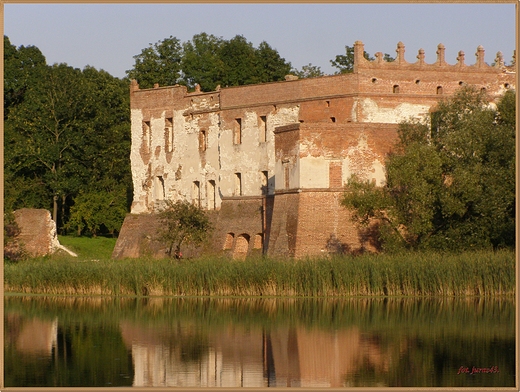 RENESANSOWY ZAMEK BASTIONOWY W KRUPEM