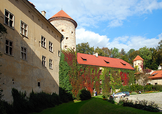 Dziedziniec zamku w Pieskowej Skale.