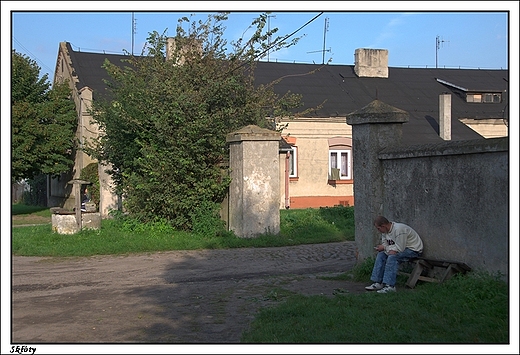 Skty - fragment szeregowej zabudowy wsi (podworskie budynki mieszkalne)