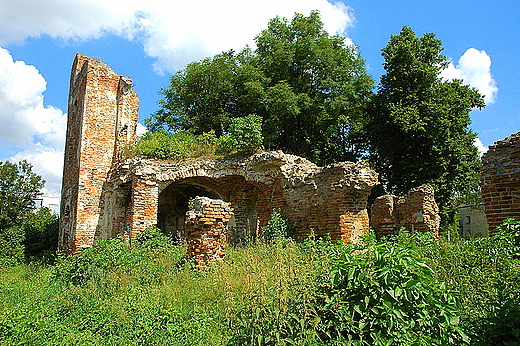 Zawieprzyce - ceglane kikuty