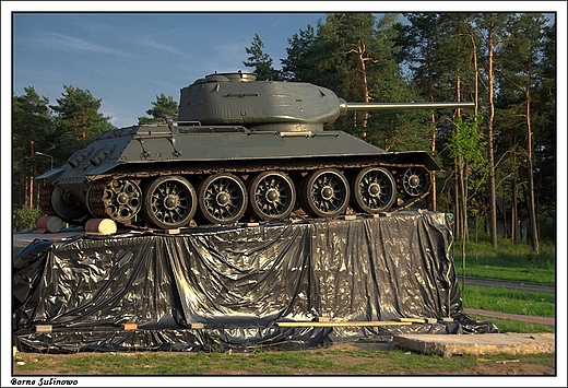 Borne Sulinowo - czog T-34 stojcy przy gwnej ulicy miasta