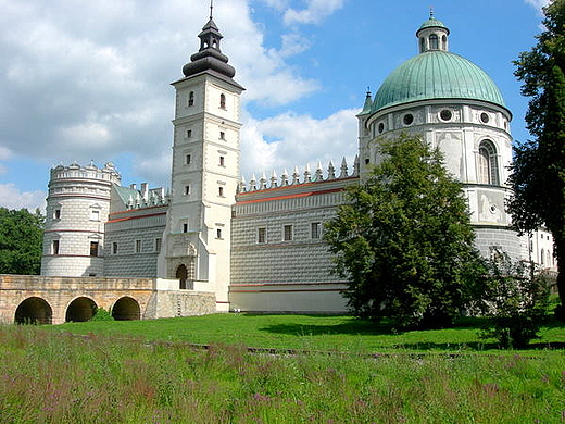 Krasiczyn - achitektoniczna pera nad Sanem