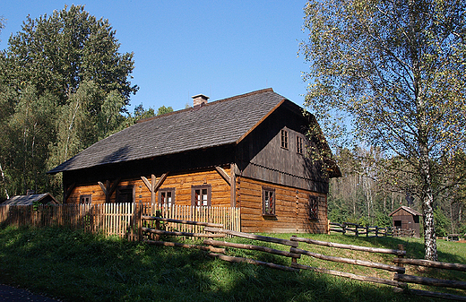 Grnolski Park Etnograficzny. XIX wieczna chata z Goleszowa.