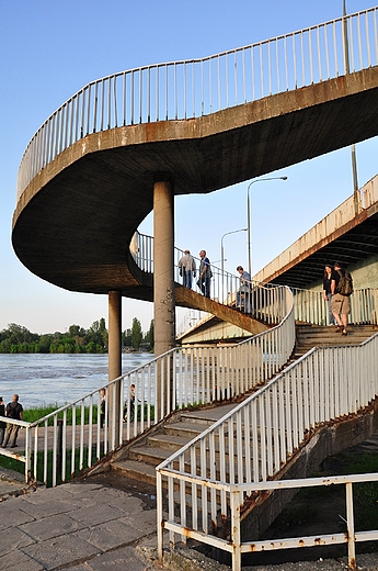 schody na most łazienkowski