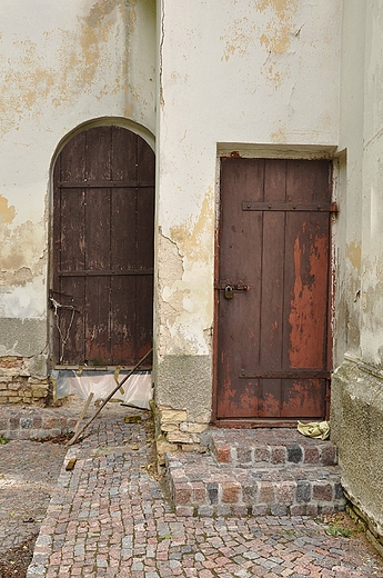 dzwonnica kocioa w Krynkach (drzwi)