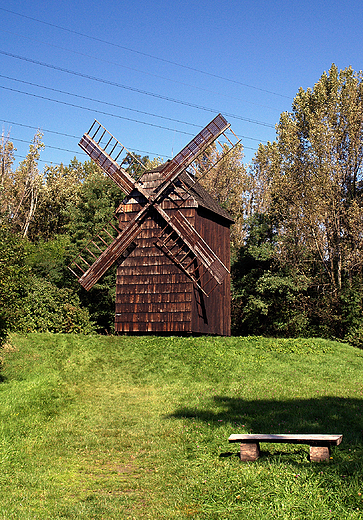 Grnolski Park Etnograficzny. Wiatrak z Grzawy z 1813r.