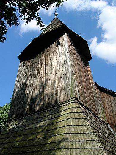 Drewniany kościół pw.Św.Jadwigi w Komorznie.Wieża.