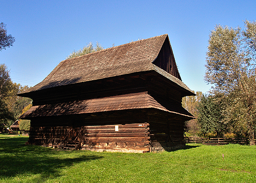 Grnolski Park Etnograficzny. Spichlerz dworski z przeomu XVIIIXIX w.