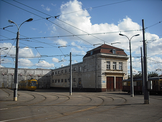 Warszawa. Praga Pnoc. Zabytkowe zabudowania zajezdni tramwajowej przy ul. Kawczyskiej.